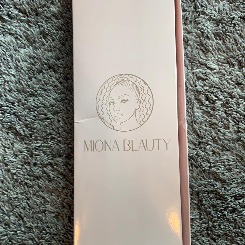 Miona beauty Palm Springs ponytail extension